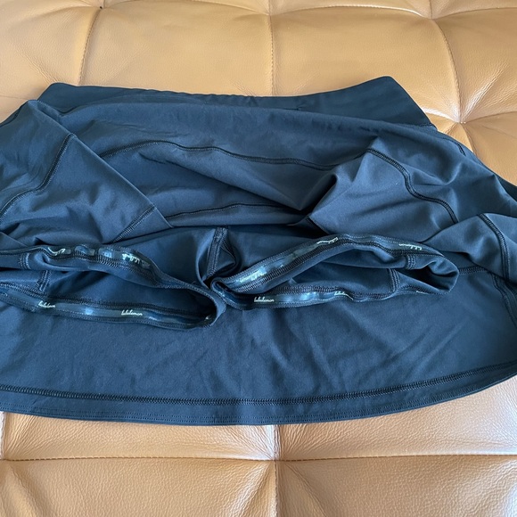 🔥Like New! Lululemon Athletica black skort. Size 4. - Picture 8 of 13